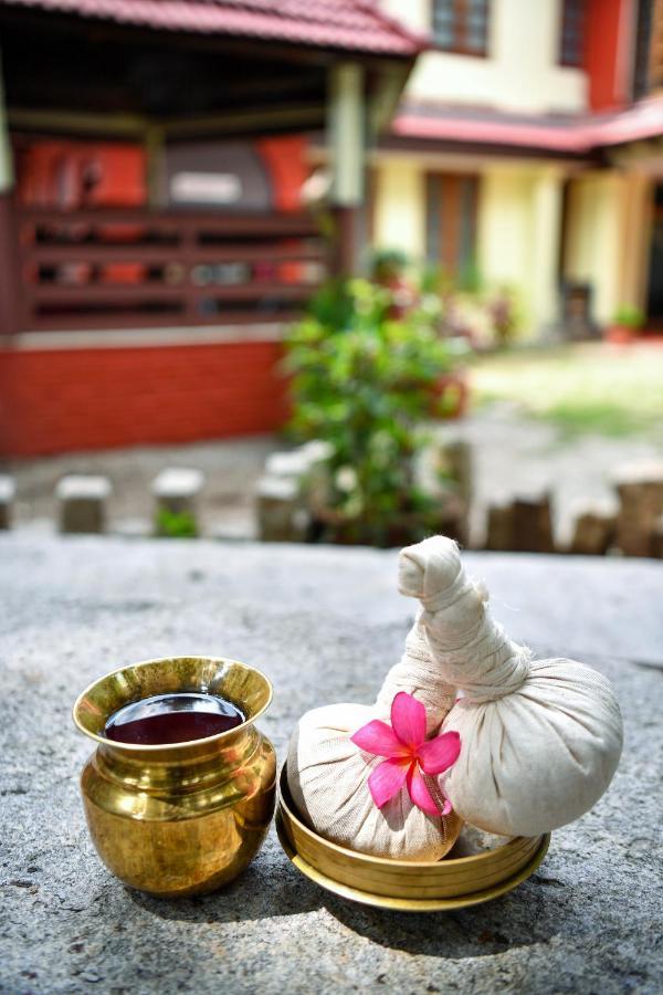 The Royal Heritage Hotel And Ayurvedic Center Thiruvananthapuram Extérieur photo